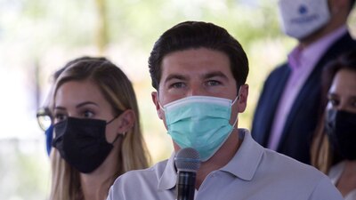 El gobernador electo de Nuevo León fue multado por no reportar el apoyo de su esposa como gastos de campaña