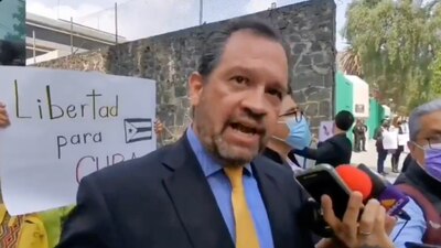 Una protesta panista terminó a jalones y gritos a las afueras de la embajada de Cuba en México