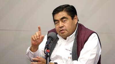 Parece que al gobernador, eso del COVID-19 no lo tiene muy estresado...