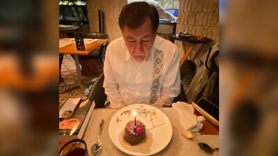 Compartió una fotografía de su pastel por su cumpleaños acompañado de una vela