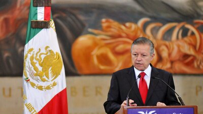 Dijo que en su visita al penal no va a sostener reuniones privadas con particulares