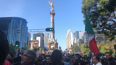 A casi cuatro años del inicio de su gobierno, el presidente López Obrador encabeza una marcha del Ángel al Zócalo