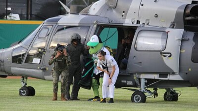 Fue trasladado, junto con la pelota inicial a un evento de beisbol