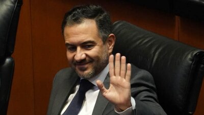 El senador fue clave para aprobar las reformas de Morena, lo que le costó su salida del PAN