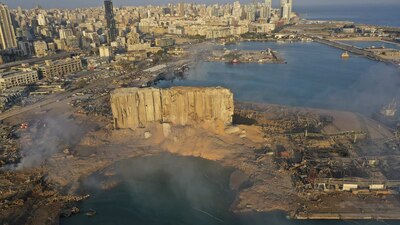 La ciudad de Beirut amaneció entre escombros, luego de una fuerte explosión