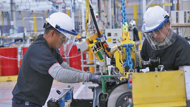 Economía mexicana crece 0.6% en el segundo trimestre, pero enfrenta señales de desaceleración