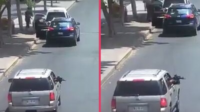 Desde una camioneta, un sujeto saca un arma larga y dispara a un grupo de personas