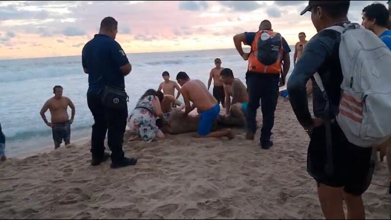 Militar pierde la vida tras salvar a una mujer que era arrastrada por las olas en Acapulco