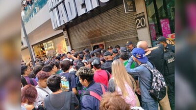 El bar también contaba con un sobrecupo de consumidores