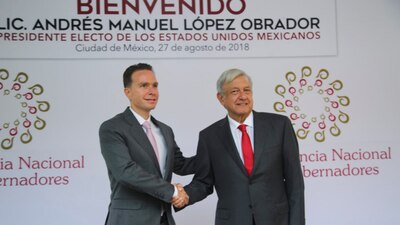 AMLO y el presidente de la Conago, Manuel Velasco.