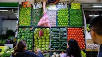 Inflación en México se dispara a 4.59% anual en marzo: jitomate y pepino los más afectados