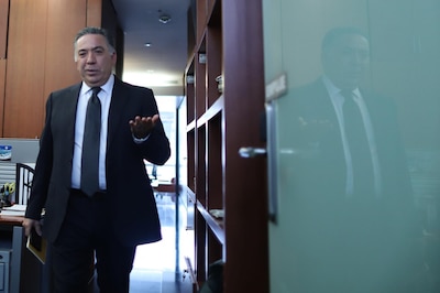 Enrique Inzunza reaparece