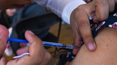 Se iniciaría los primeros ensayos de la vacuna en humanos a principios del año