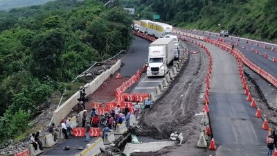 Usuarios de la autopista y de la carretera reportaron más de 3 horas y media para cumplir la ruta