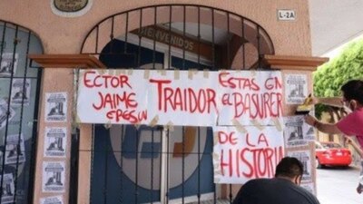 Policías estatales y municipales se presentaron en los sitios, pero no intervinieron por tratarse de una manifestación pacífica.