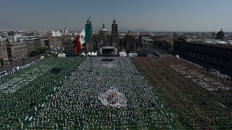 CDMX rompe récord Guinness con la clase de futbol más grande del mundo en el Zócalo
