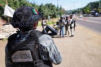 Se desata violencia en Michoacán: hay 2 criminales abatidos y carreteras bloqueadas