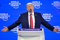 Desde el Foro Económico Mundial, Trump urge negociaciones para que EU adquiera Groenlandia