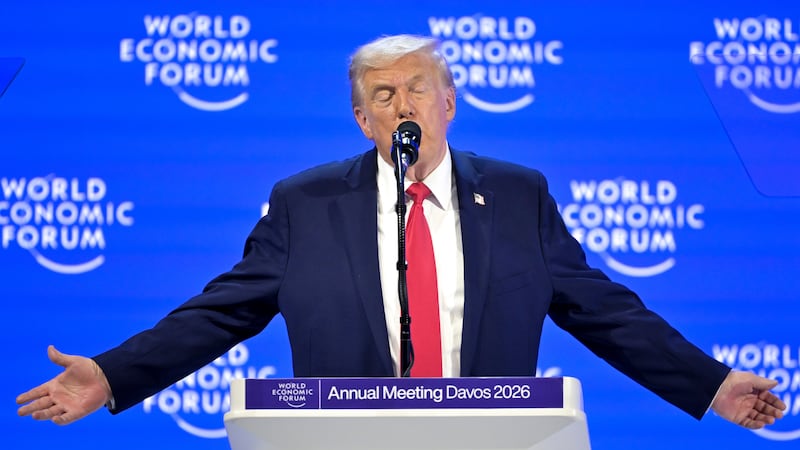 Desde el Foro Económico Mundial, Trump urge negociaciones para que EU adquiera Groenlandia