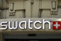 Swatch se disculpa por campaña publicitaria racista; consumidores chinos criticaron contenido