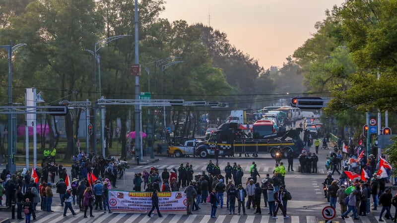 Transportistas y campesinos amagan con impedir el Mundial del Futbol