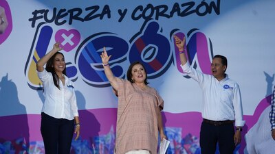 Xóchitl Gálvez promete aligerar la carga fiscal para los pequeños empresarios