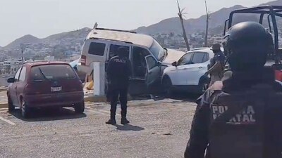 La camioneta en la que viajaba una persona, chocó contra otra unidad