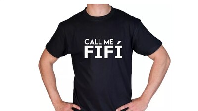 Algunos detractores de AMLO ya portan con orgullo su playera de "Call me Fifí"