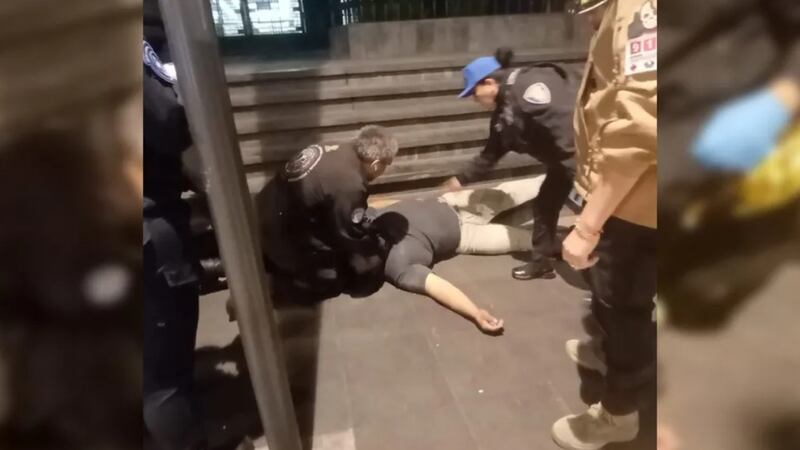 Hombre se desvanece tras tomar bebida adulterada en el centro de CDMX