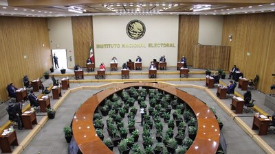 Deudores de pensión alimenticia y condenados por violencia familiar o delitos sexuales no podrán ser candidatos