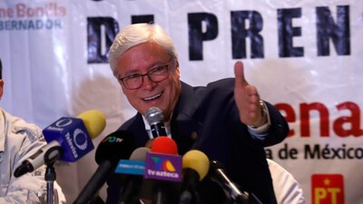 Jaime Bonilla es todo sonrisas luego de la elección para gobernador de Baja California