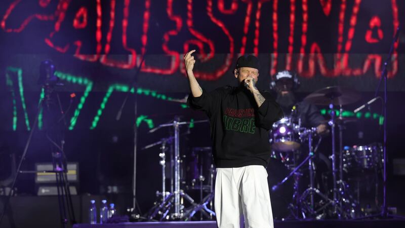 Residente pide alto al genocidio en Gaza por parte de Israel en el Zócalo de la CDMX