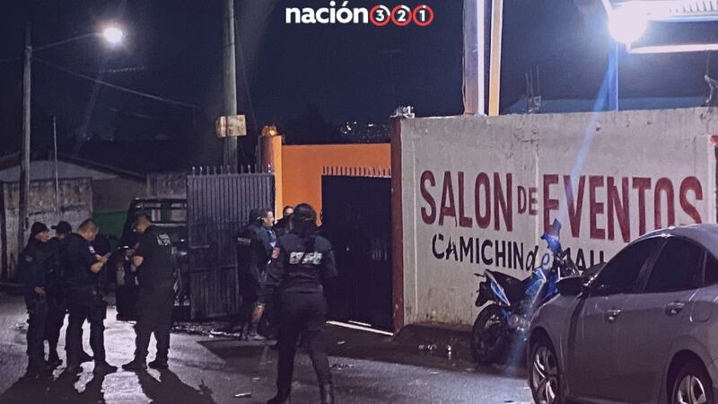 Acuden a una pelea de gallos, se confrontan y 2 acaban muertos