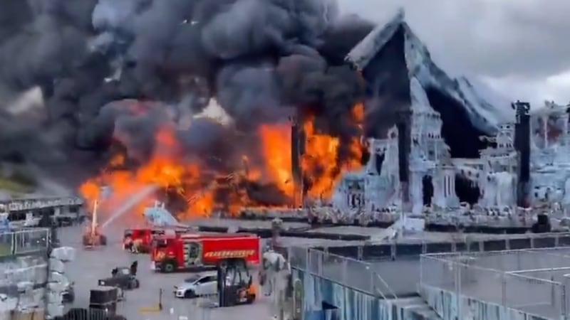 ¿Se cancela el Tomorrowland debido al incendio de su escenario principal?