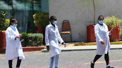 AMLO busca que 500 especialistas cubanos trabajen en zonas apartadas de México