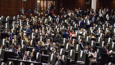 La oposición y grupos ciudadanos han denunciado que se trata de un intento de continuar con el ejército en las calles
