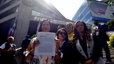 Acude a la Fisel a denunciar a Claudia Sheinbaum