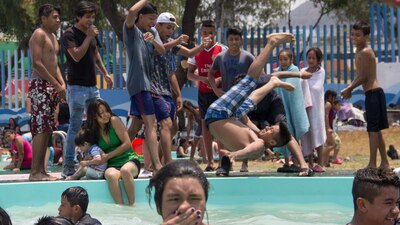 Capitalinos acudieron al Parque Acuático San Miguel Teotongo como parte de las actividades de Semana Santa en la CDMX