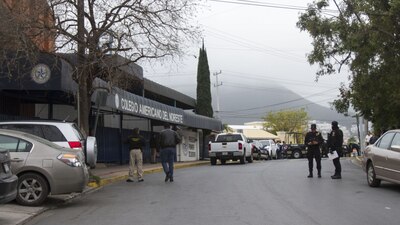 Hasta el momento se reporta un menor muerto (el atacante) y tres personas más en estado grave
