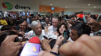El presidente en el aeropuerto de Mazatlán