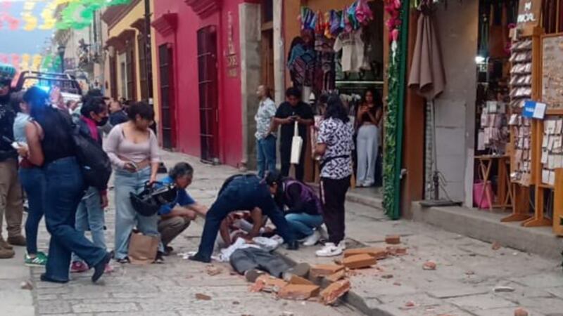 VIDEO: Sismo de magnitud 5.9 en Tlacolula, Oaxaca, deja al menos un herido tras caída de ladrillos