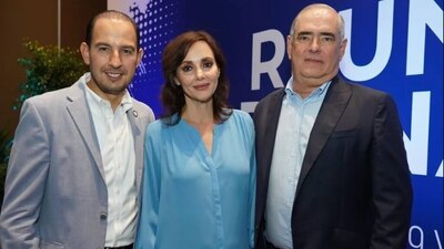 Marko Cortés, Lilly Télles y Mauricio Kuri, durante la plenaria del PAN