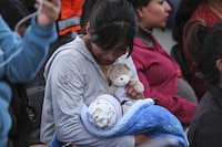 IMSS intercambia bebés y los entrega a familias equivocadas en hospital de Mexicali
