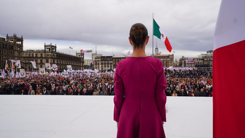 Defiende Sheinbaum soberanía de México; recibe elogio en el Zócalo
