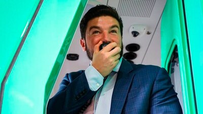 El gobernador seguirá en el cargo hasta que termine el proceso en su contra