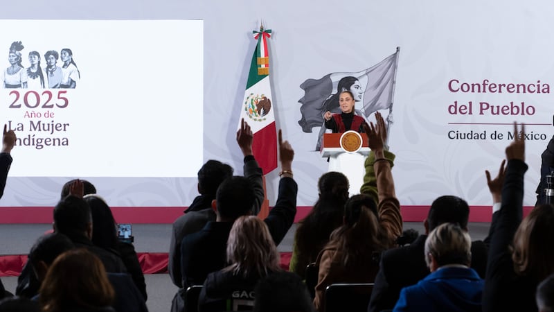 Sheinbaum dice que EU llamó a México y a Canadá a seguir trabajando en el TMEC