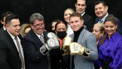 El boxeador mexicano estuvo de visita en el Senado