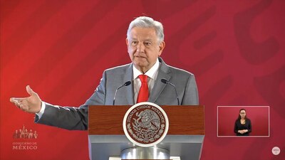 El presidente López Obrador dijo que varios exservidores públicos propiciaron el desmantelamiento de la CFE