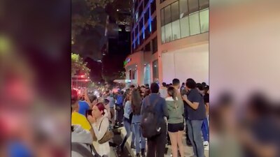 La mujer estuvo más de media hora al filo de la ventana