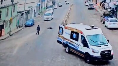 El conductor no se percató hasta que los transeúntes le avisaron